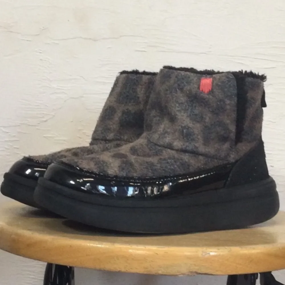 Kids Hey Dude Winter Camo Fuzzy Boots 2Y